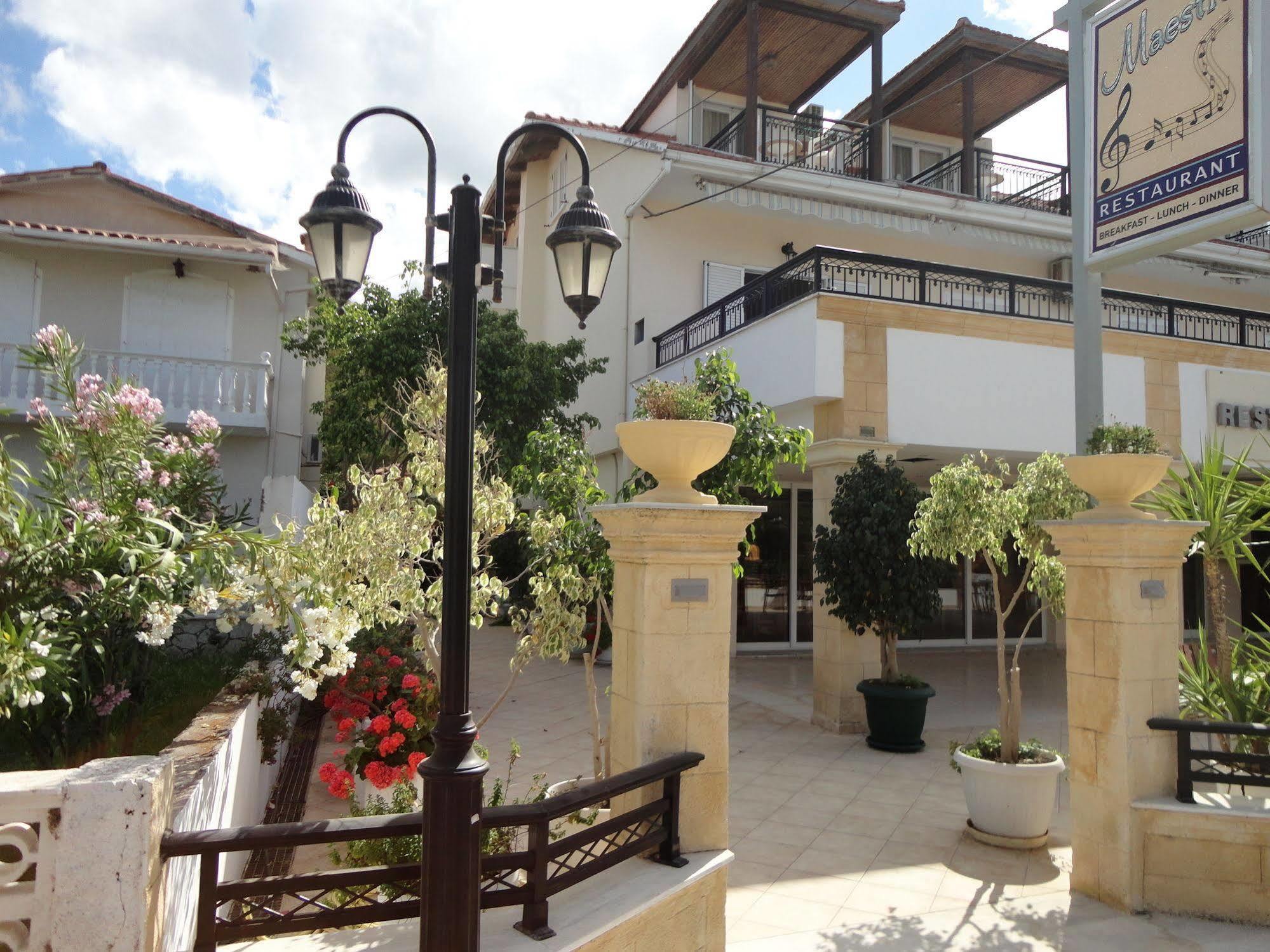 Montes Apartments & Studios Аликанас Экстерьер фото
